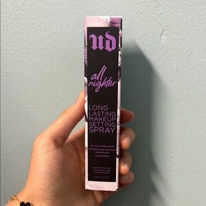 Urban Decay All Nighter Makeup Setting Spray - Purple and Black